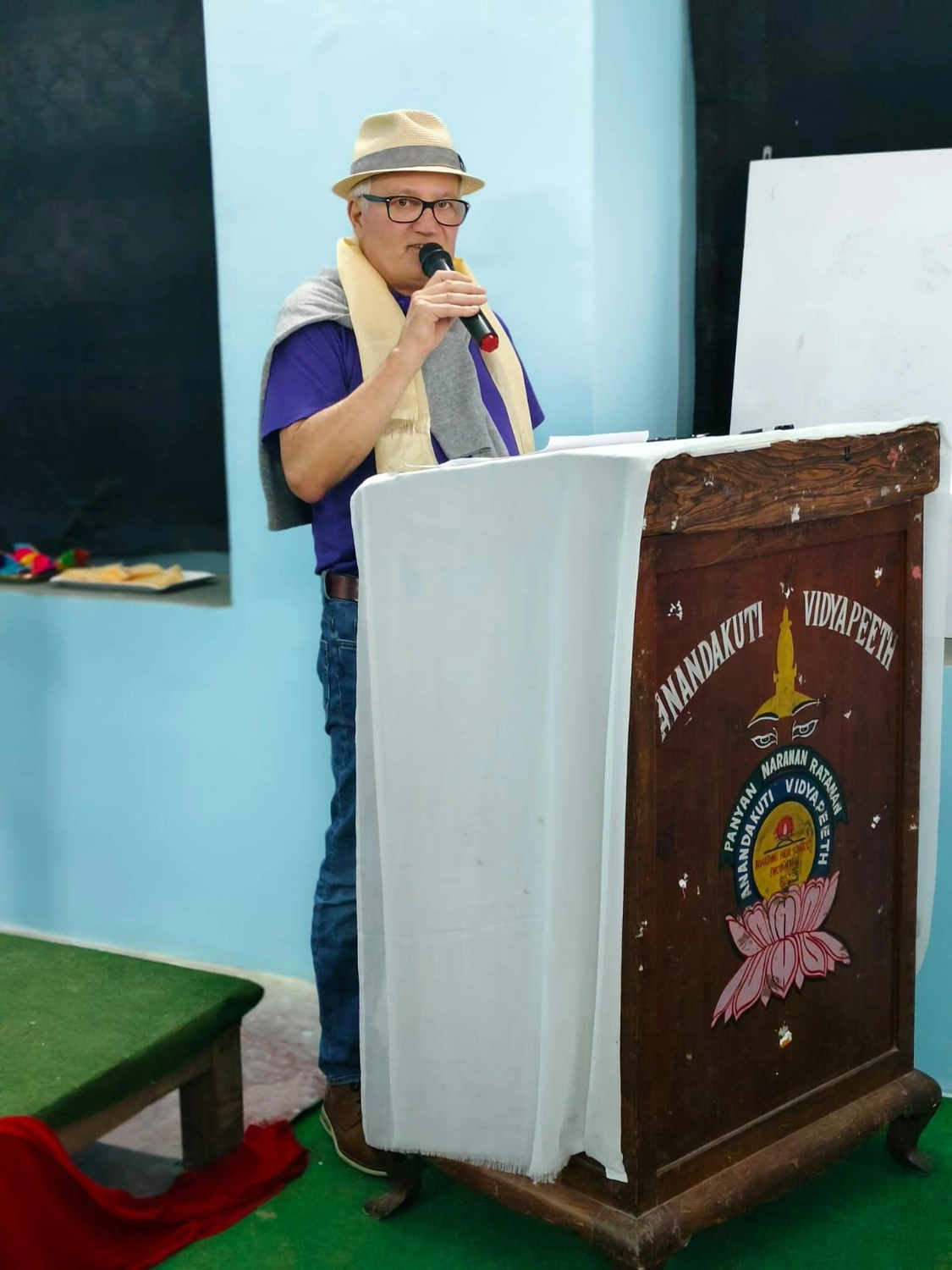 Dieter Korb – Künstler und Galerist – Charity Nepal, Frau