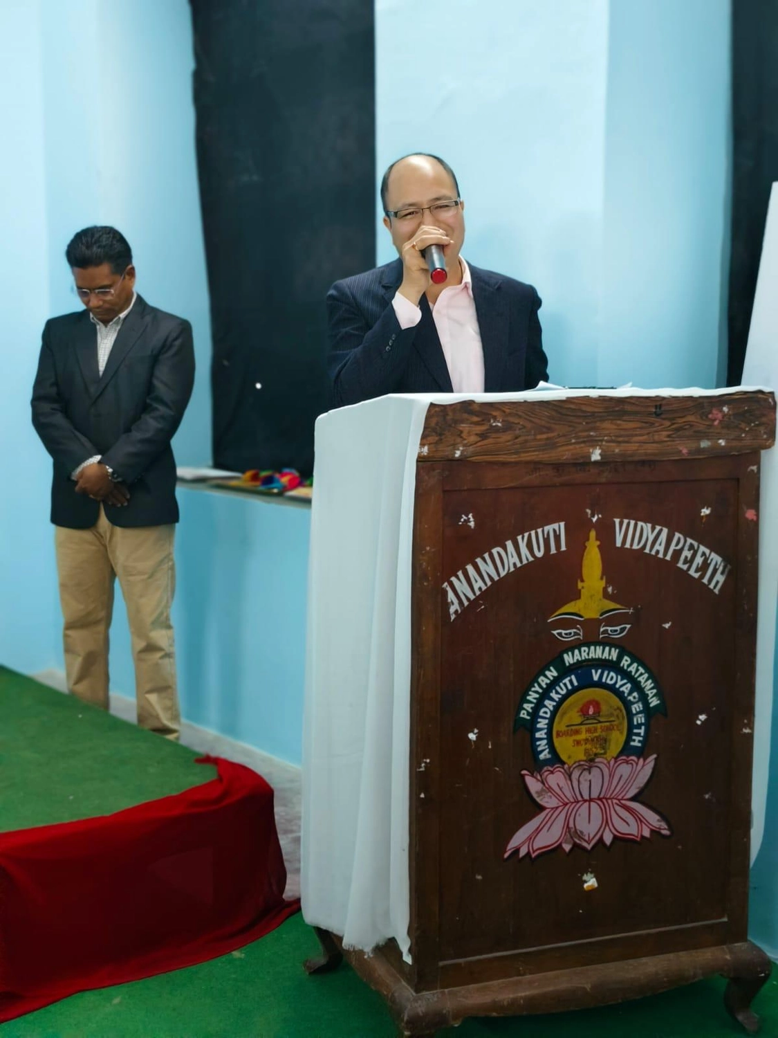 Dieter Korb – Künstler und Galerist – Charity Nepal, Frau