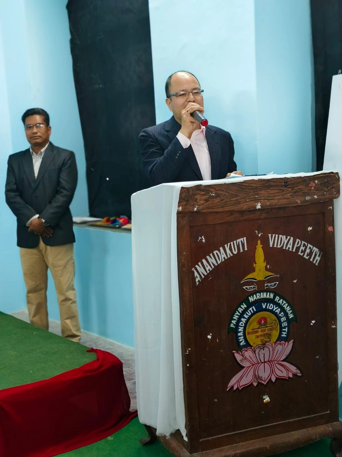 Dieter Korb – Künstler und Galerist – Charity Nepal, Frau